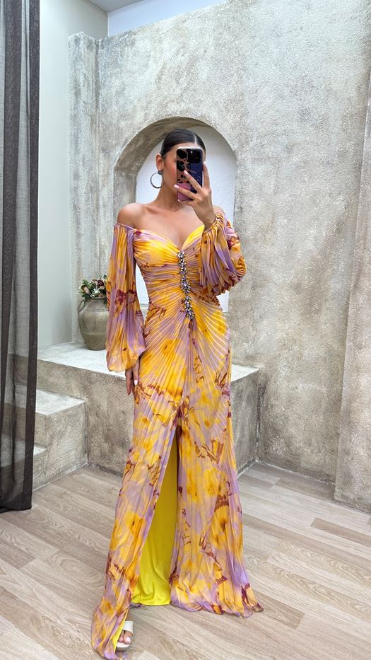 Carly – Elegant V-Neck Dress