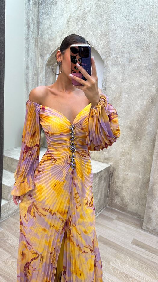 Carly – Elegant V-Neck Dress
