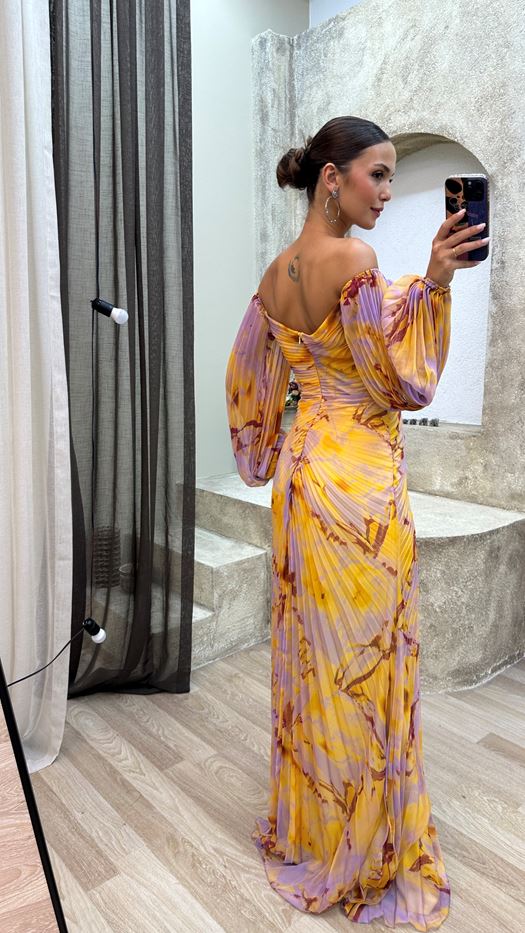 Carly – Elegant V-Neck Dress